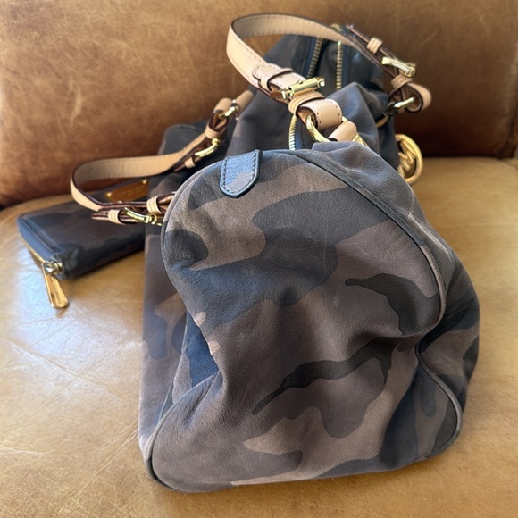 RARE Michael Kors Blue Camo Distressed Camouflage Leather Bag + FREE Makeup Bag - Picture 9 of 14